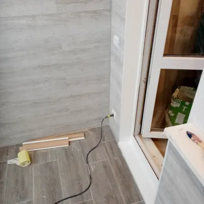 Remont Kvartiry Desantnikov Obshivka Balkona Kvartsvinilovymi Panelyami Spb