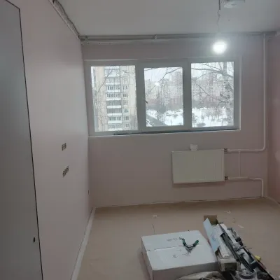 Remont Kvartiry Na Siren Bulvare Pokrashennye Steny 