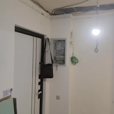 Remont Kvartiry Na Siren Bulvare Vhodnaya Dver
