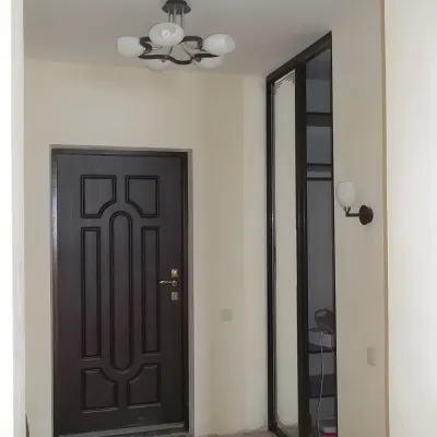 Remont Kvartiry Spb 2ya Krasnoarmeyskaya Korridor Vhodnay Dver1